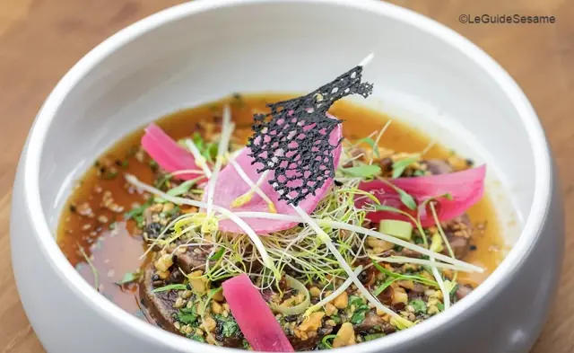 Bouillon de légumes et tuile dentelle